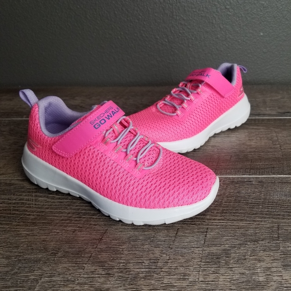 bright pink skechers